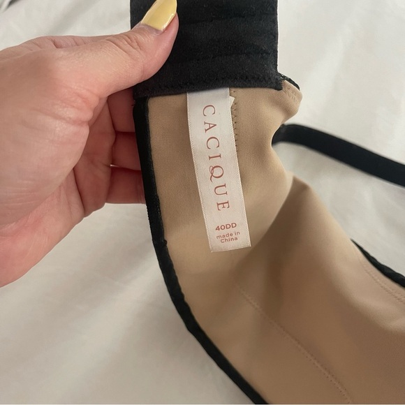 CACIQUE black lace over nude bra - Picture 4 of 5